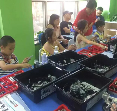 童程童美乐高机器人活动