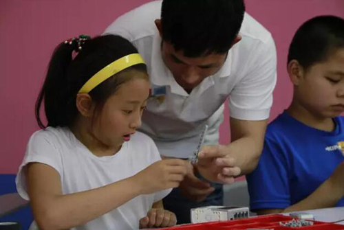 童程童美乐高机器人活动