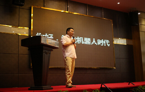 少儿编程教育机器人亮相 引领智能机器人时代