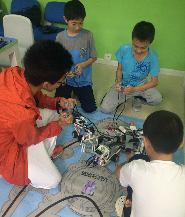 童程童美乐高机器人夏令营