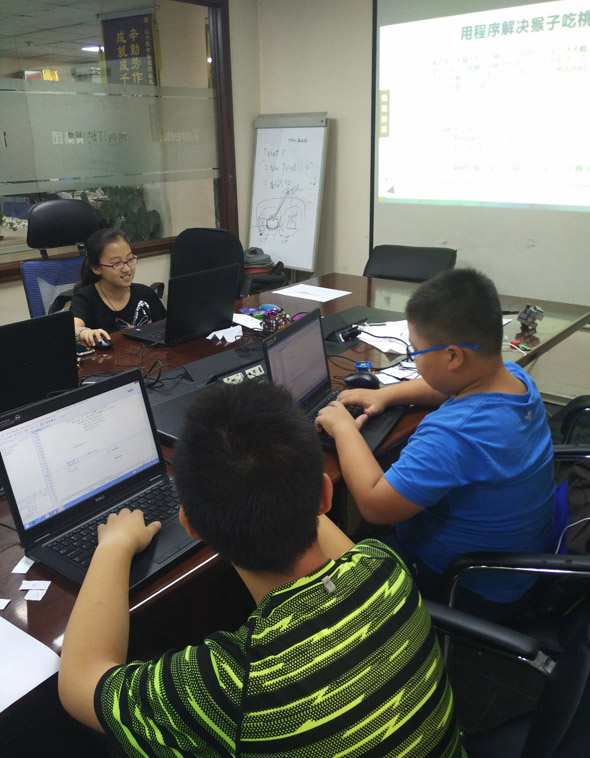 北京大钟寺校区：少儿编程奥数遇上编程开班盛况
