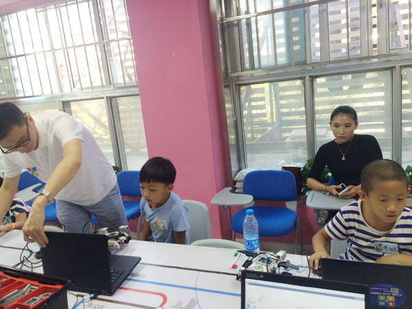 北京大钟寺：童程童美乐高机器人EV3体验课开班盛况