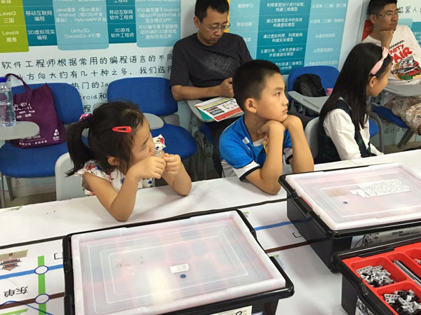 北京大钟寺：童程童美乐高机器人EV3体验课开班盛况