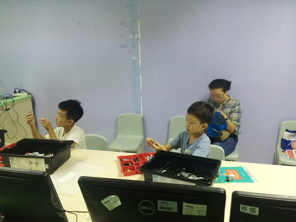 北京广渠门校区：乐高机器人EV3体验课开班盛况