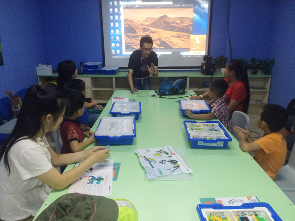 北京大钟寺：乐高机器人WEDO体验课开班盛况