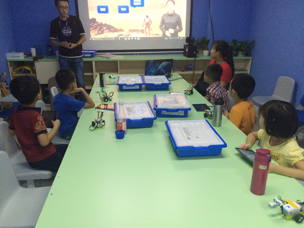 北京大钟寺：乐高机器人WEDO体验课开班盛况