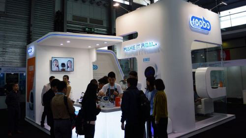 CES Asia 2016：中国首款量产儿童机器人亮相