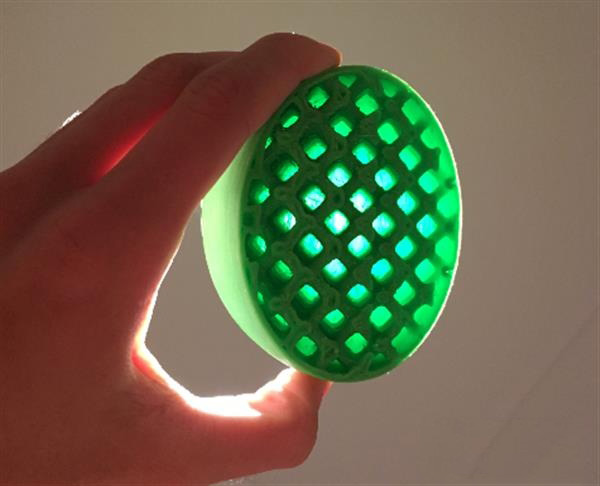 3D打印创客借助柔性3D打印材料打印弹力球