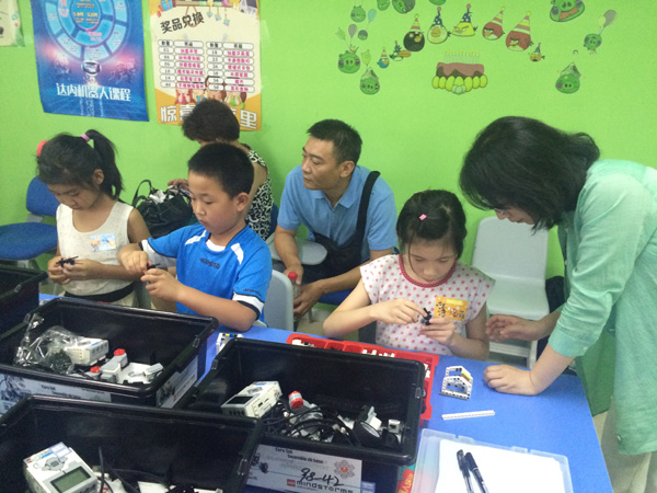 北京大钟寺：乐高机器人EV3活动课开班盛况