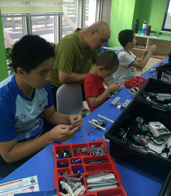 北京大钟寺：乐高机器人EV3活动课开班盛况