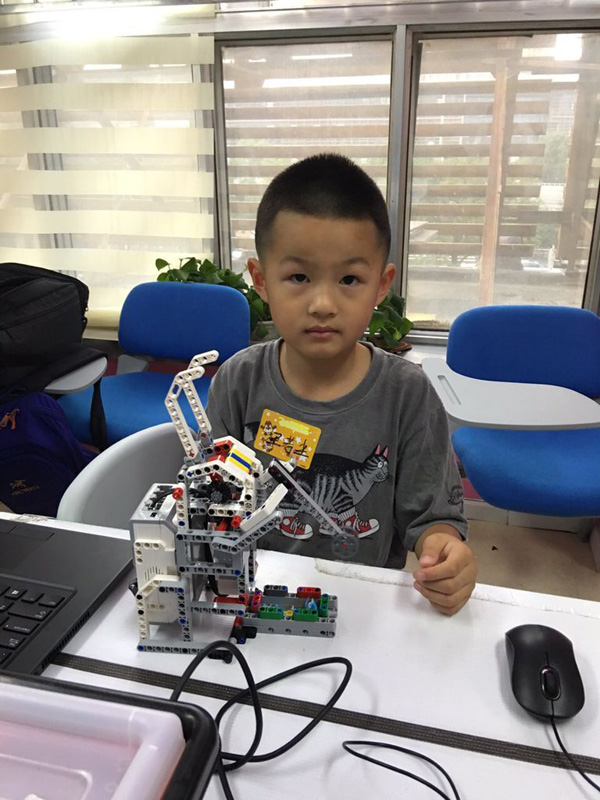 北京大钟寺：乐高机器人EV3活动课开班盛况