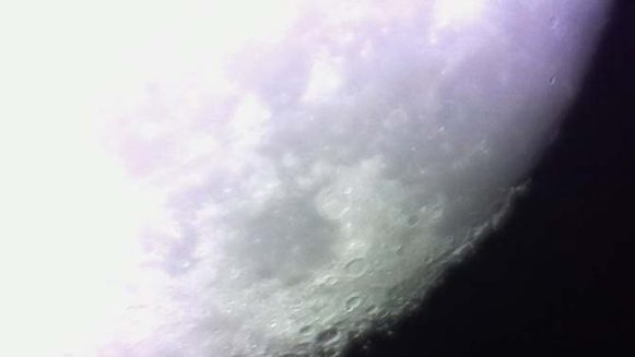 英国研究人员DIY望远镜可以看到月亮表面