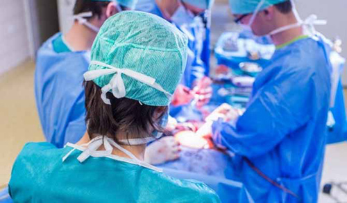 德国首例3D打印钛脊柱成功融合植入手术