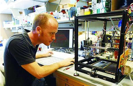 哈佛大学用3D打印造出沙粒大小锂离子电池