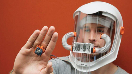 Howard设计3D打印通感面具让您嗅到颜色
