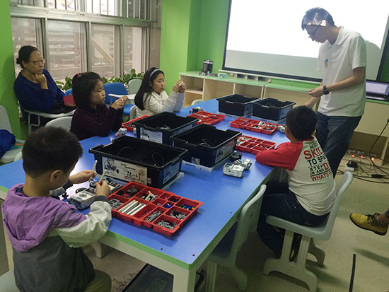 北京大钟寺校区：乐高机器人ev3体验课开班盛况