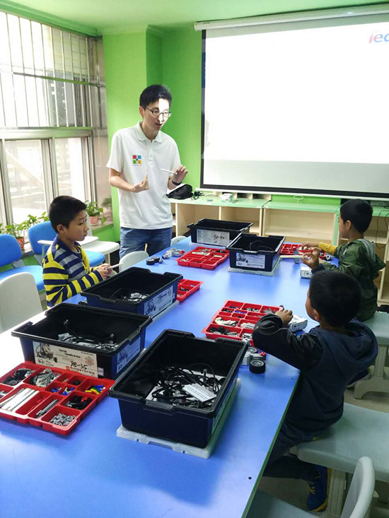 北京大钟寺：乐高机器人EV3体验课开班盛况