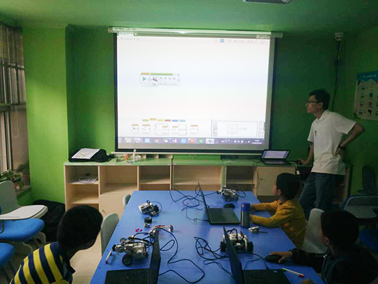 北京大钟寺：乐高机器人EV3体验课开班盛况