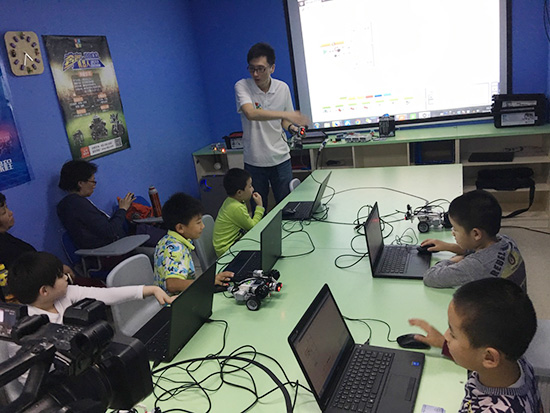 北京大钟寺校区：乐高机器人ev3体验课开班盛况