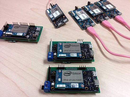 基于英特尔芯片的3D打印智能蜘蛛机械衣