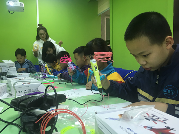 北京大钟寺校区：3D打印笔万圣节活动开班盛况