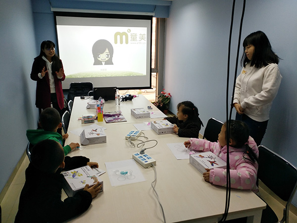 北京广渠门校区：少儿3D打印之3D打印笔开班盛况