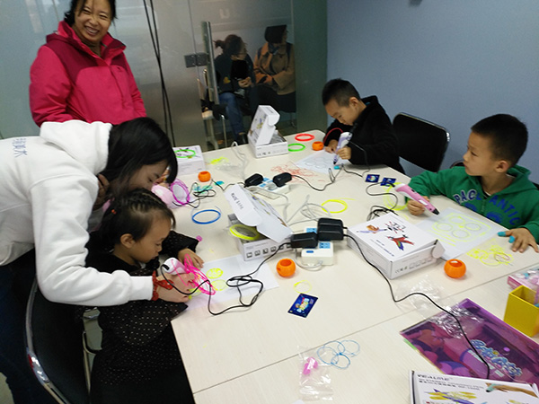 北京广渠门校区：少儿3D打印之3D打印笔开班盛况