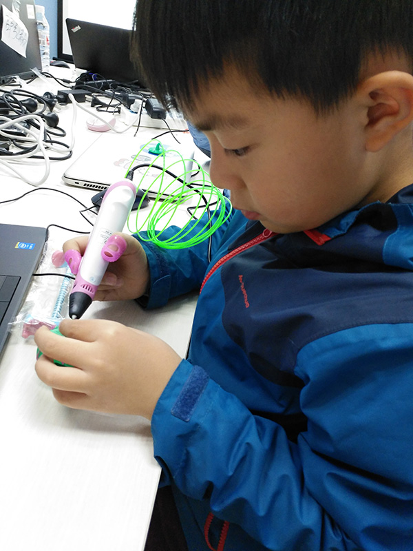 北京广渠门校区：少儿3D打印之3D打印笔开班盛况