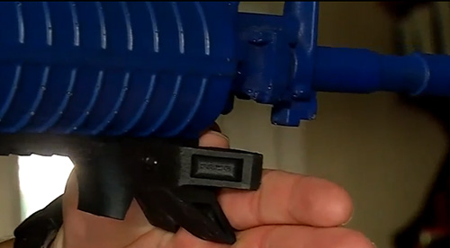 退伍老兵受伤病启发用3D打印开发出步枪稳定器