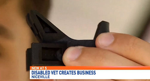 退伍老兵受伤病启发用3D打印开发出步枪稳定器