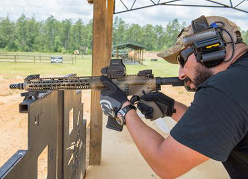 退伍老兵受伤病启发用3D打印开发出步枪稳定器