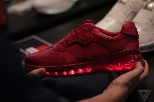 联想推带3D打印鞋垫的智能跑鞋可做手游控制器