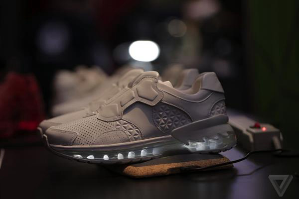 联想推带3D打印鞋垫的智能跑鞋可做手游控制器