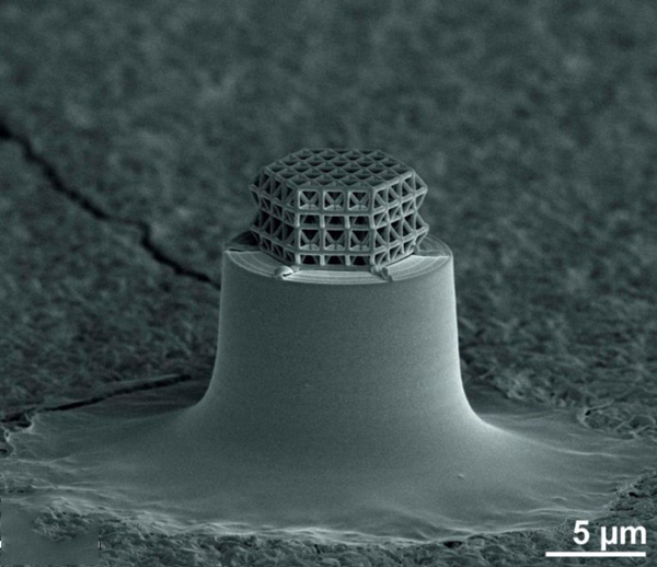 3D打印世界最小晶格结构承载能力接近理论极限