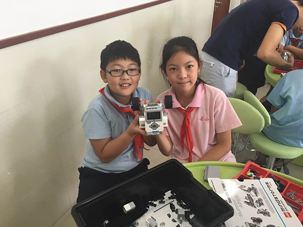 童程童美携芳古园小学的乐高机器人寒假班开班啦