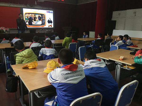 童程童美走进八里庄小学 开启机器人教育公益讲座