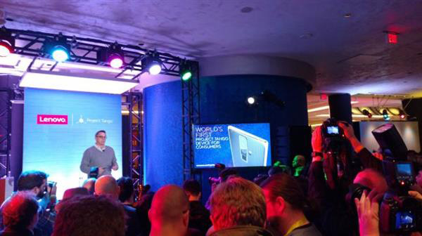 联想携谷歌推出带虚拟现实功能的Tango智能手机