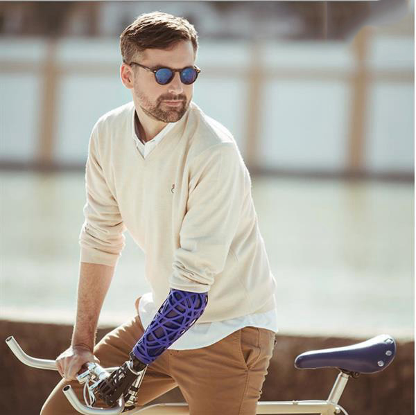 UNYQ推出美观时尚的3D打印定制假臂外壳