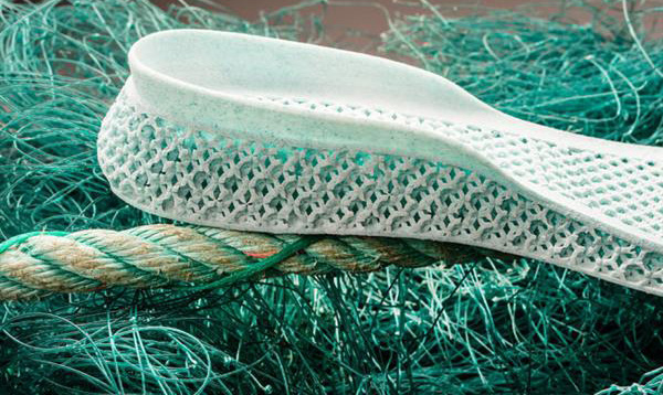 阿迪达斯使用回收海洋垃圾做3D打印环保概念鞋