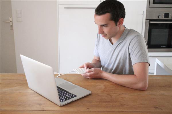 设计师用3D打印开发有趣的社交媒体通知装置