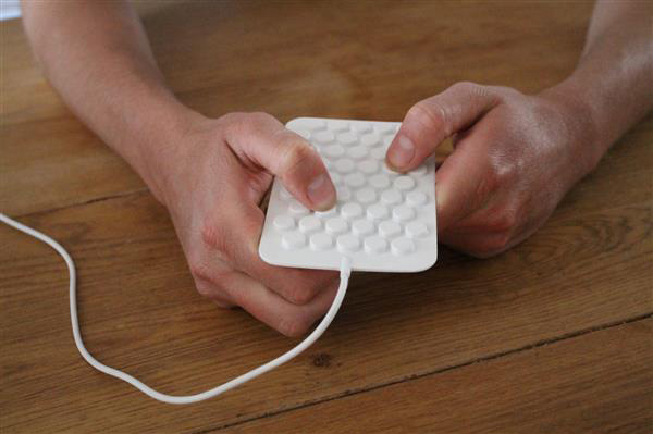 设计师用3D打印开发有趣的社交媒体通知装置