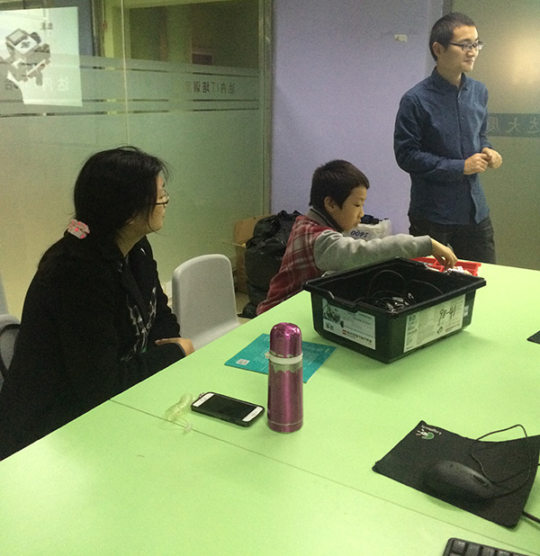 北京广渠门校区：乐高机器人EV3体验课开班盛况