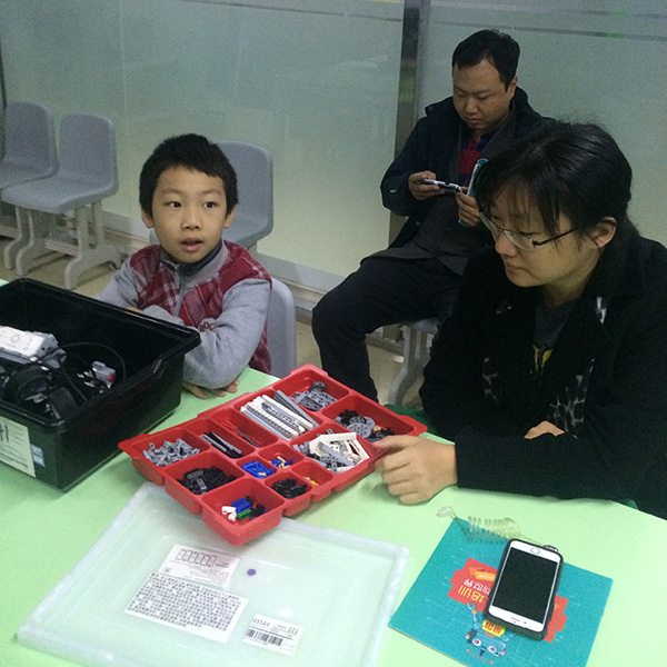 北京广渠门校区：乐高机器人EV3体验课开班盛况