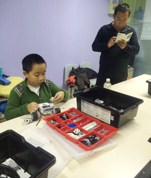 北京广渠门校区：乐高机器人EV3体验课开班盛况