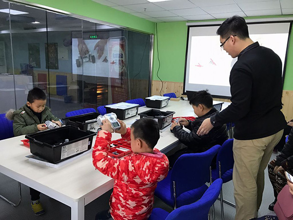 北京万寿寺校区：乐高机器人EV3体验课开班盛况