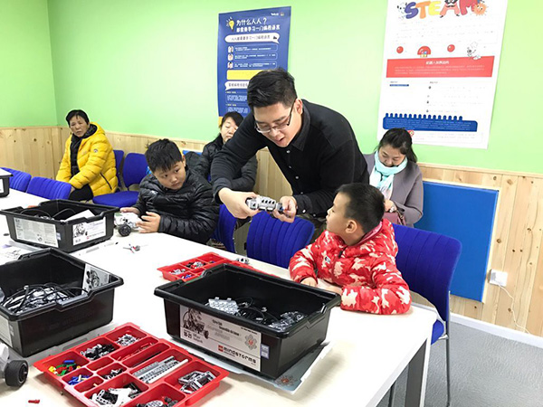 北京万寿寺校区：乐高机器人EV3体验课开班盛况