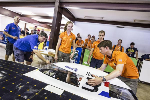 大学生用3D打印尾翼优化太阳能赛车空气动力性能