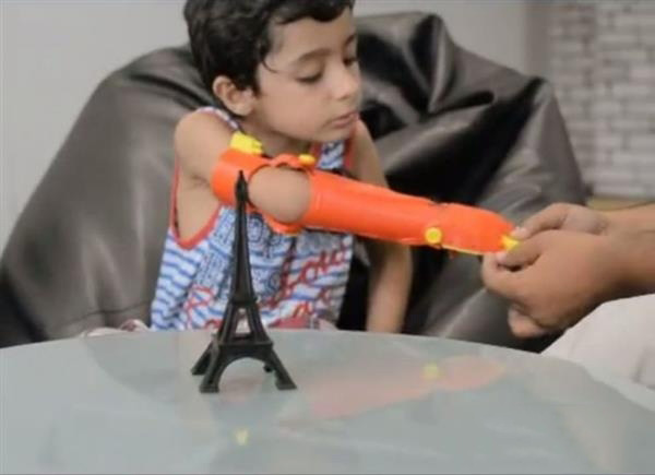 Bioniks为孩子们3D打印假肢“超级英雄”系列假肢