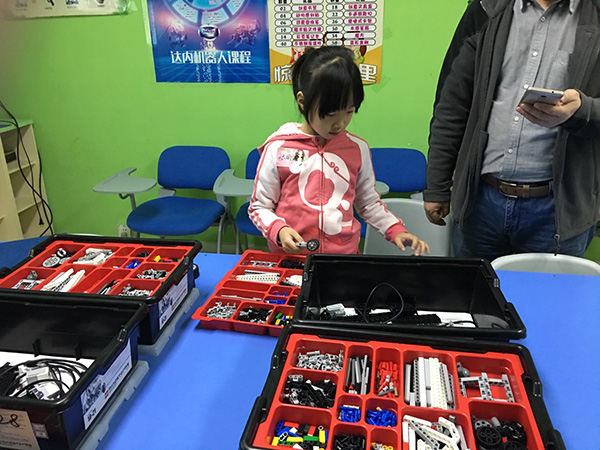 北京大钟寺校区：乐高机器人体验课开班盛况