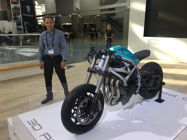 Divergent 3D携3D打印超级摩托车首次亮相洛杉矶车展